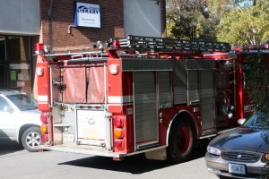 IMG_3630 Fire Truck struggling to find room between illegally parked cars in front of Brentwood Library.